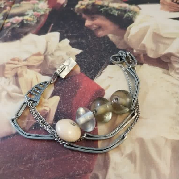 Anne Marie Chagnon Modernist Bracelet with Olive and Cream Beads - Picture 10 of 10